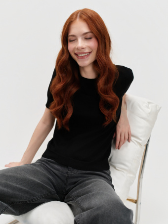 Dopasowany sweter krótki rękaw 