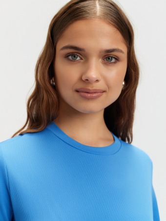 Prążkowany niebieski t-shirt 