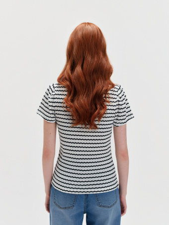 Top w paski z dekoltem w serek 