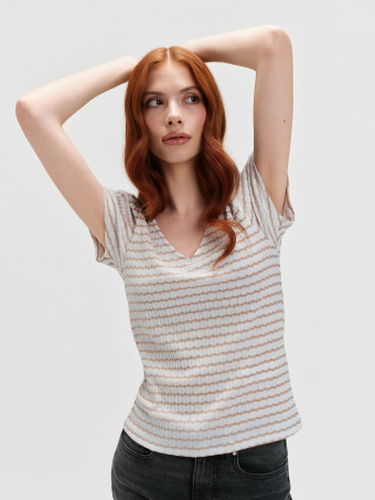 Top w beżowe paski z dekoltem w serek 