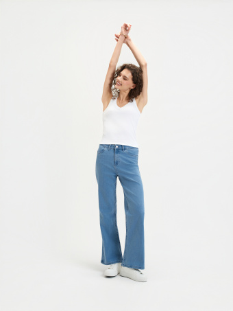 Biały top na ramiączkach 