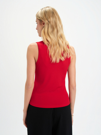 Czerwony top na ramiączkach 