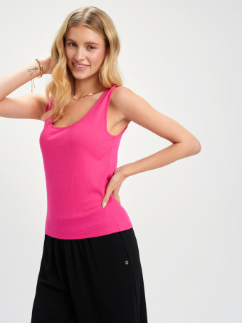 Magentowy top na ramiączkach 