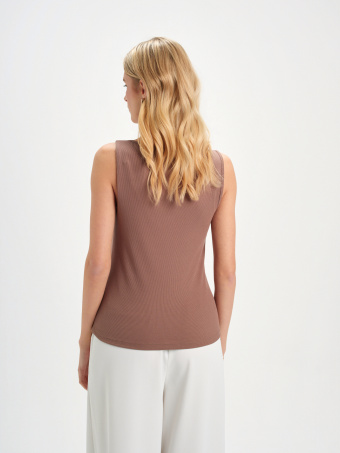 Beżowy top na ramiączkach 