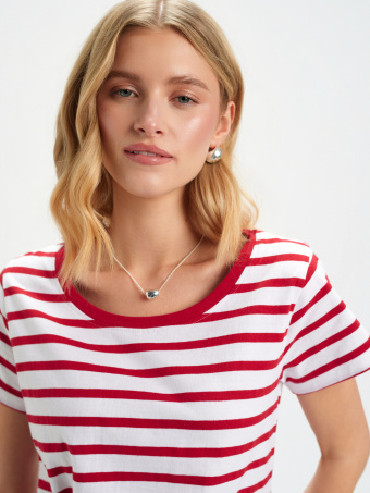 Top w czerwone paski 