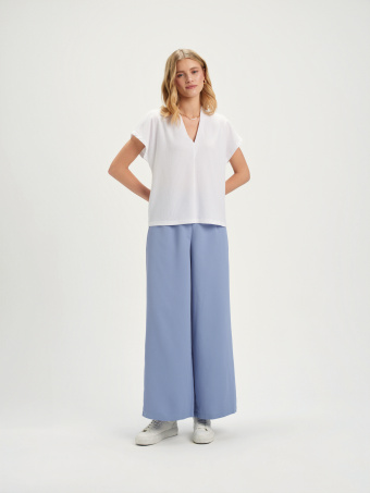 Biały top z dekoltem w serek 