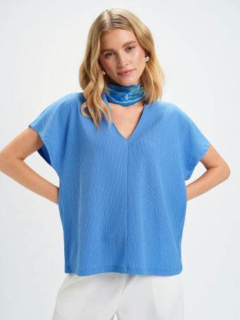 Niebieski top z dekoltem w serek 