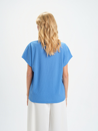 Niebieski top z dekoltem w serek 