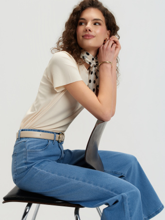 Kremowy top w prążki 