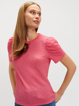 Różowy top z fakturą z marszczonym rękawem
