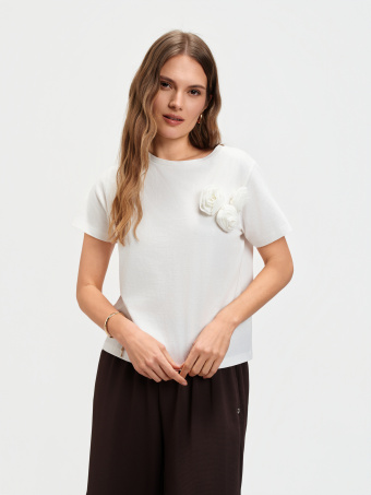 Biały top z różą 