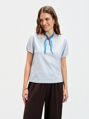 Błękitny top z krótkim bufiastym rękawem 