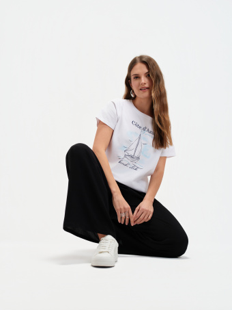 Top z efektownym nadrukiem 