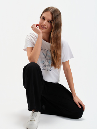 Top z efektownym nadrukiem 