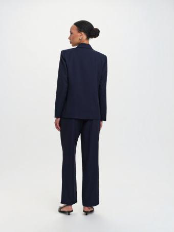 Granatowy dwurzędowy żakiet 