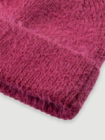 Purpurowa czapka w prążek 