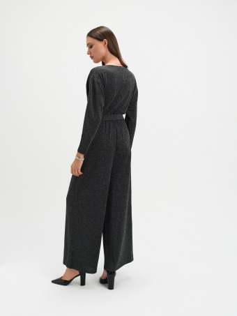 Elegancki kombinezon z połyskującą nitką 