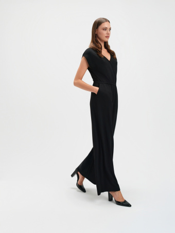 Czarny kombinezon z błyskiem 