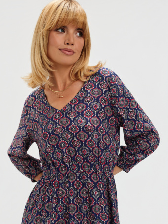 Zwiewna krótka sukienka z printem etno 