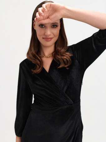 Czarna welurowa sukienka