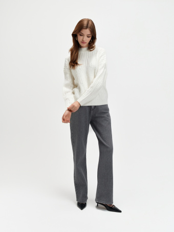 Biały sweter ażurowy 