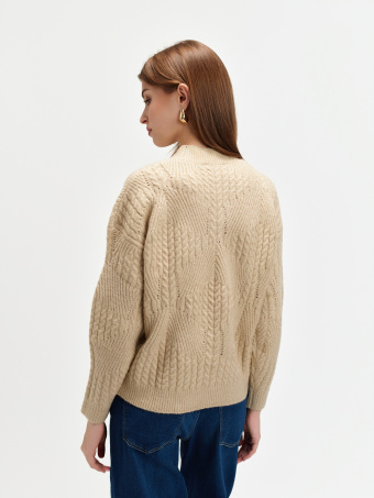 Beżowy sweter z ażurowym haftem  