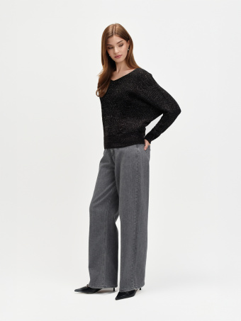 Czarny sweter z wycięciem na plecach 