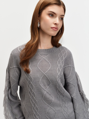 Szary sweter z frędzlami 