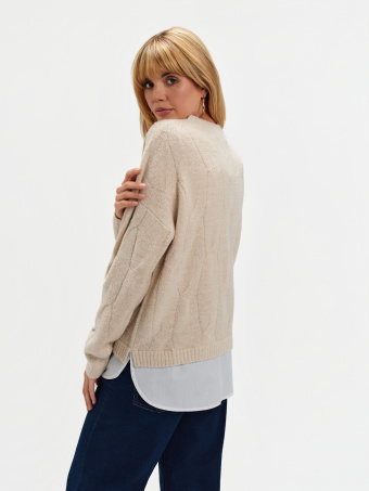 Beżowy sweter z koszulową wstawką 