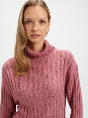 Sweter z golfem pudrowy róż  Sweter z golfem pudrowy róż