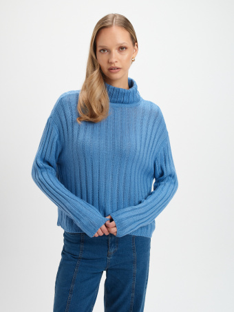 Niebieski sweter z golfem  Niebieski sweter z golfem