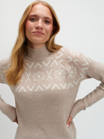 Beżowy sweter w stylu scandi 