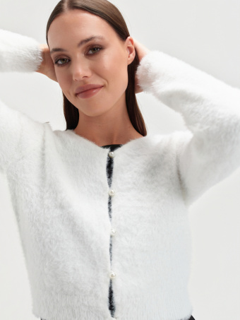 Biały kardigan z ozdobnymi guzikami 