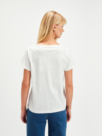 T-shirt z artystycznym nadrukiem 