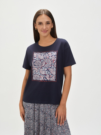 Granatowy t-shirt z etnicznym wzorem 