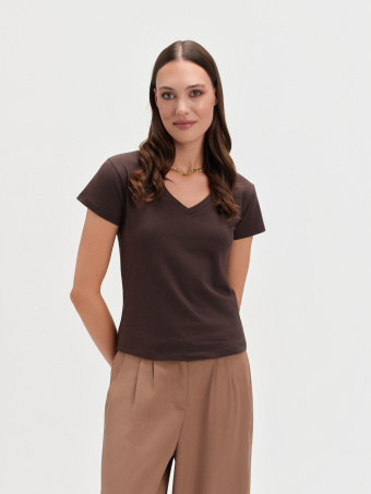 Brązowy top z dekoltem v  Brązowy top z dekoltem v