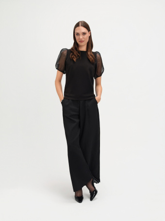 Czarny top z bufiastym rękawem 