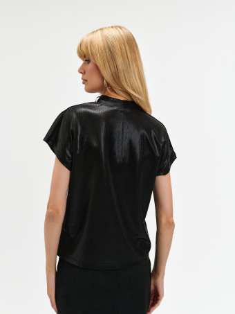 Błyszczący czarny top 