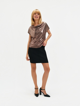 Błyszczący top w szampańskim odcieniu 