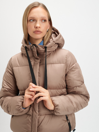 Klasyczna beżowa kurtka z kapturem 