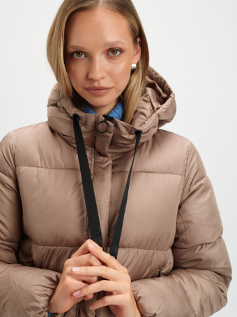 Klasyczna beżowa kurtka z kapturem 