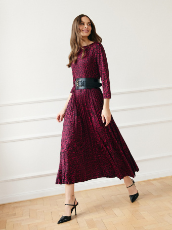 Wzorzysta sukienka z plisowanym dołem 