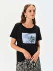 T-shirt z ozdobnym wytłaczanym nadrukiem
