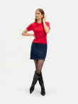 Czerwony sweter ze splotem 