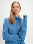 Niebieski sweter z golfem  Niebieski sweter z golfem