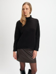 Czarny sweter z rozcięciem z tyłu 