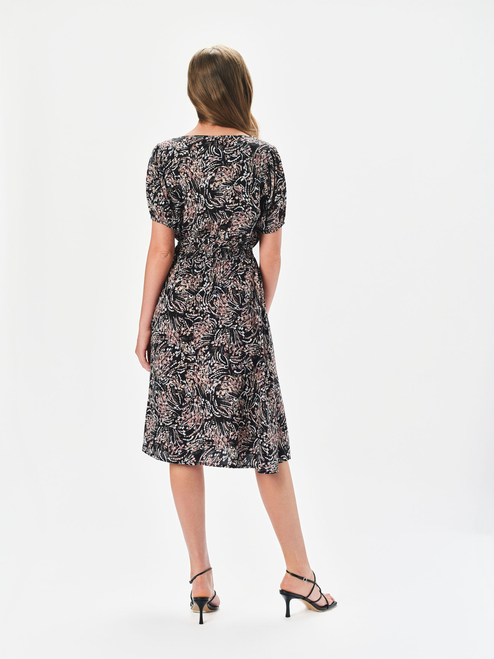 Printowana sukienka z dekoltem v