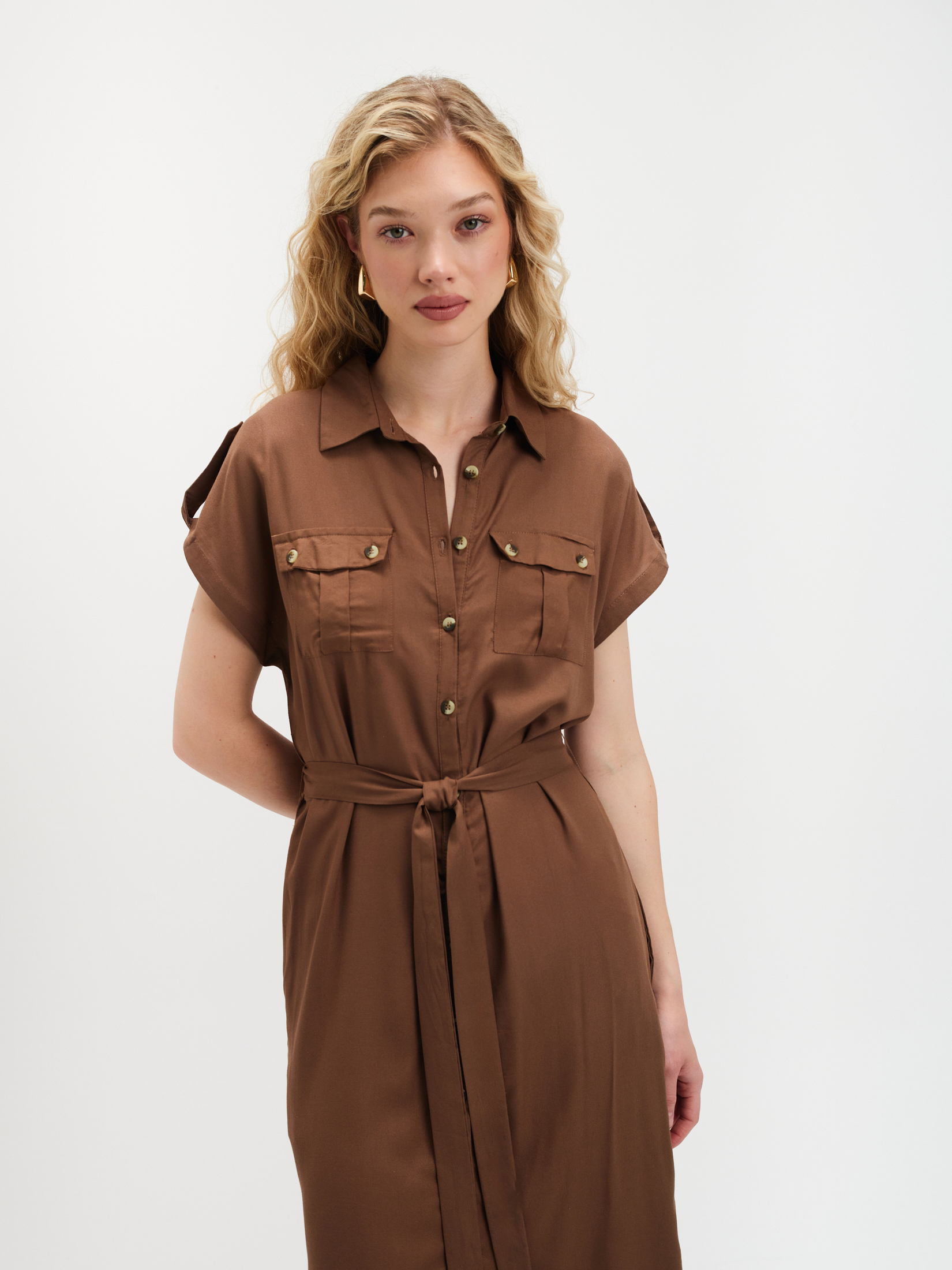 Beżowa szmizjerka z krótkim rękawem 