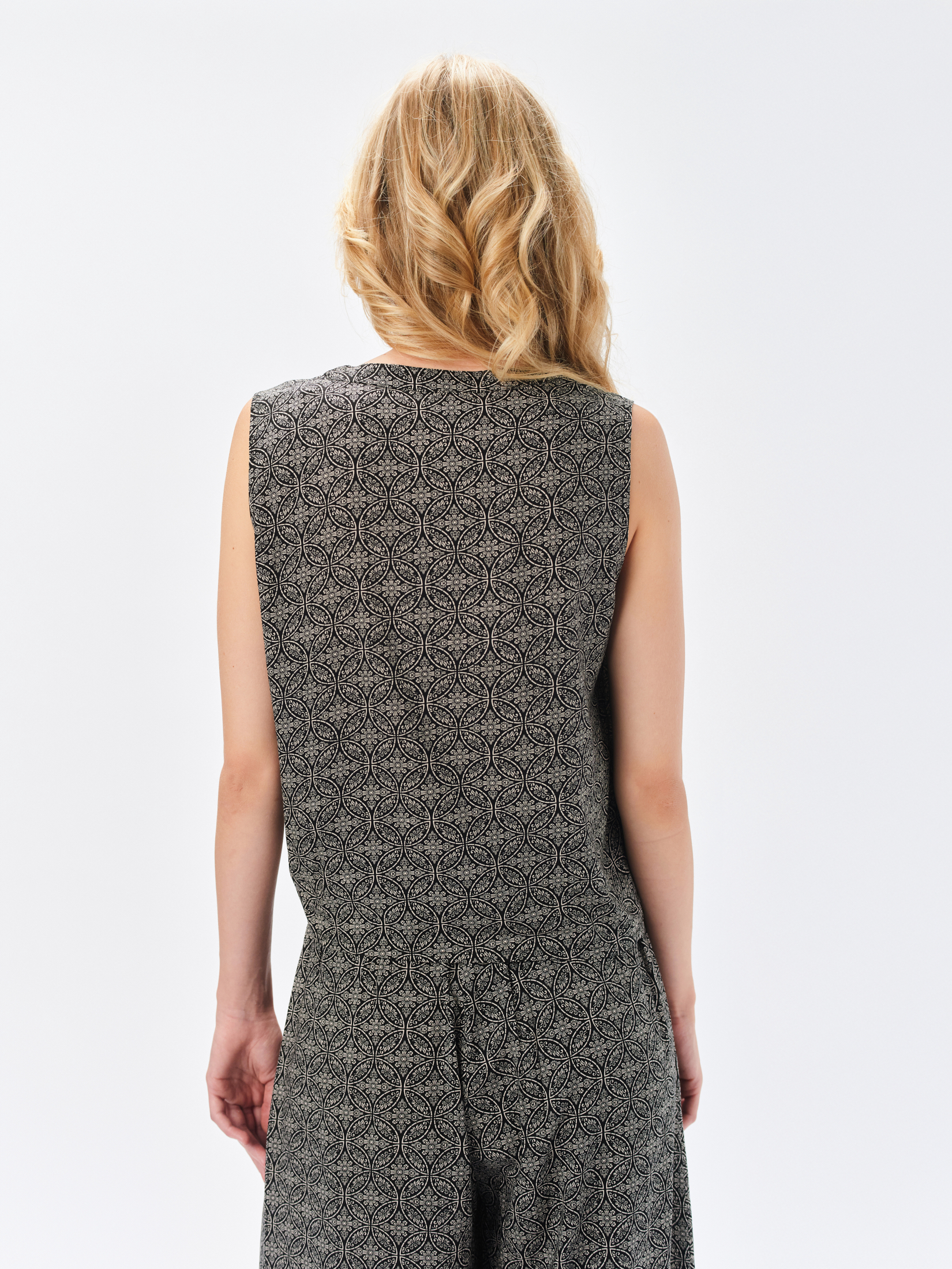 Bluzka bez rękawów wzór etno