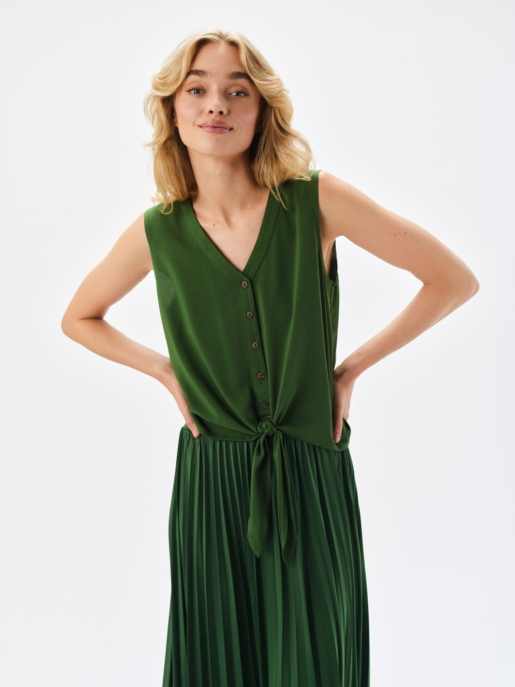 Bluzka bez rękawów z wiązaniem u dołu